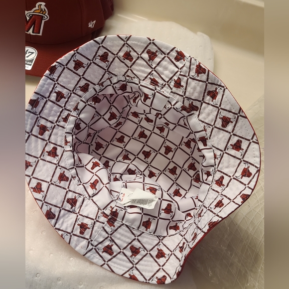 Reversible Chicago Bulls Bucket Hat - Picture 8 of 13